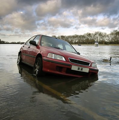 水害での自動車の水没は自動車保険が使える 自動車保険一括見積もり