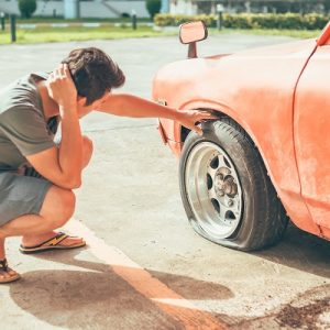 縁石に乗り上げてしまった どう対応すればいい 自動車保険一括見積もり