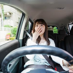 事故に遭う女性