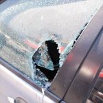 落下物に当たった 踏んだ場合は自動車保険で補償される 自動車保険一括見積もり