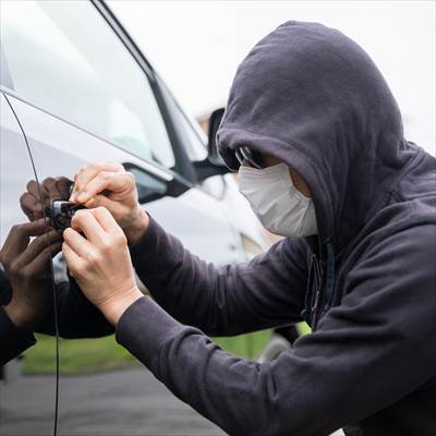 車上荒らしにあったら自動車保険で補償される 自動車保険一括見積もり