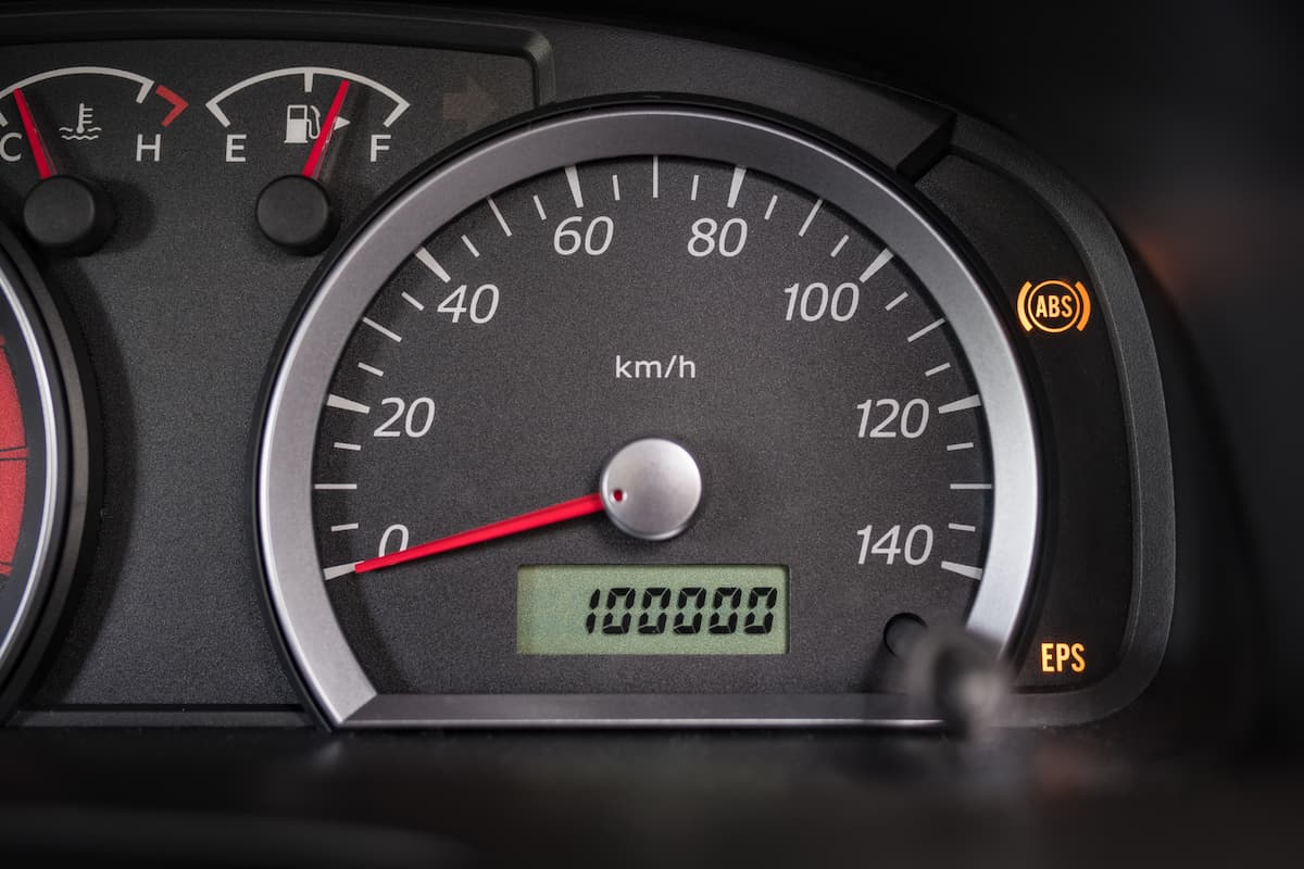 中古車購入時の走行距離の目安は 10万km超は大丈夫 自動車保険一括見積もり