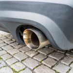 落下物に当たった 踏んだ場合は自動車保険で補償される 自動車保険一括見積もり 落下物に当たった 踏んだ場合は自動車保険で補償される 自動車保険一括見積もり